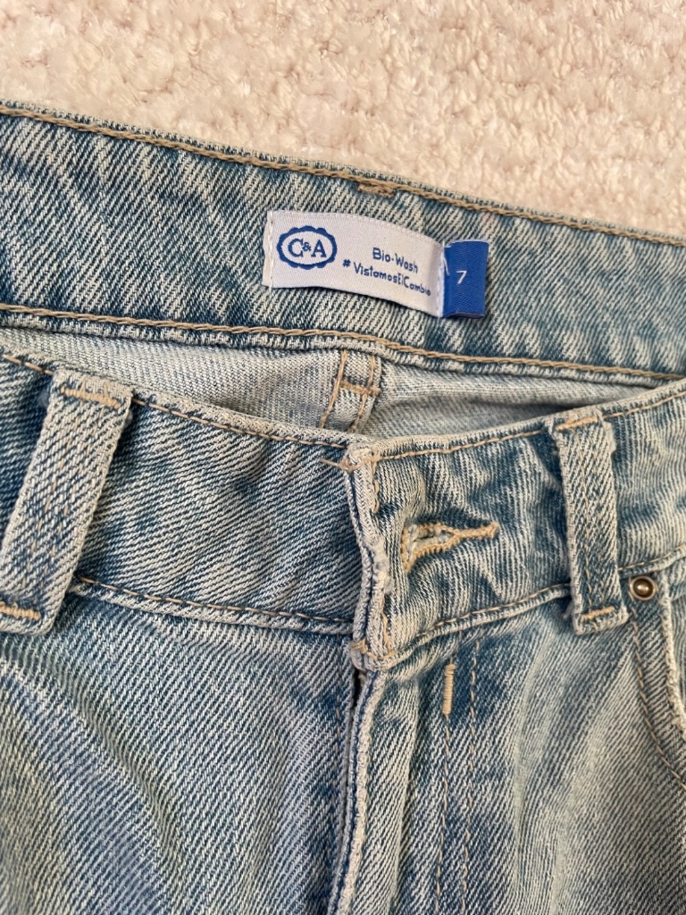 light-wash jeans high-waisted, wide-leg - Picture 3 of 6
